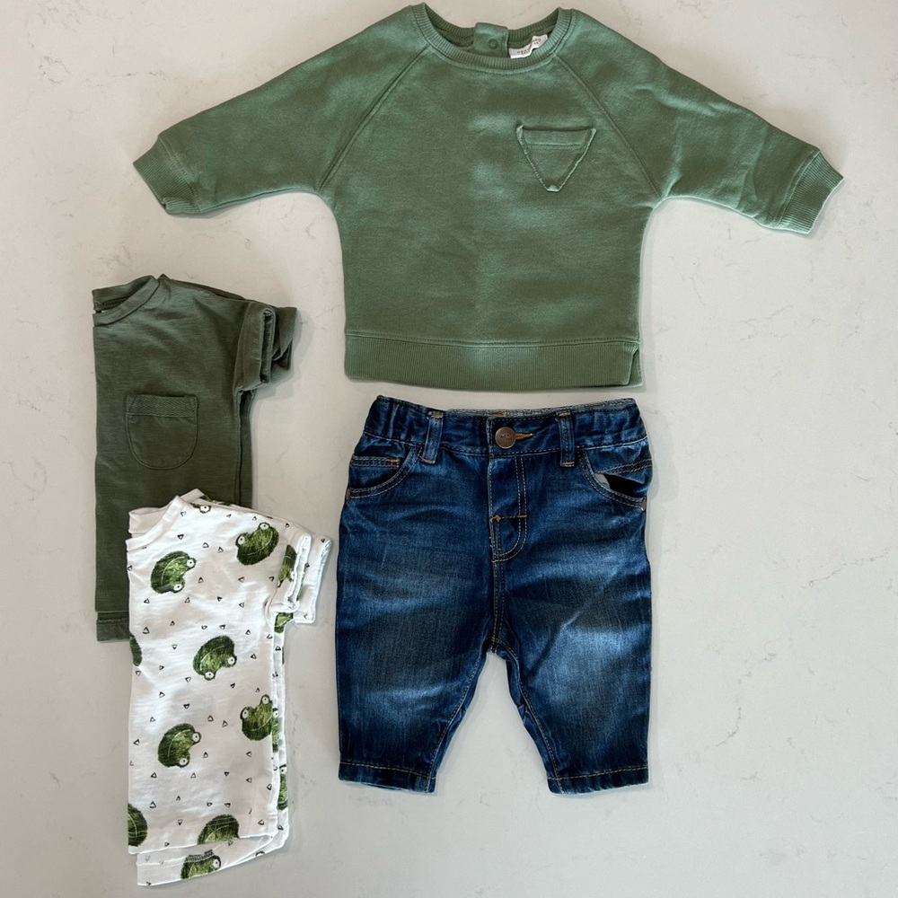Next Baby Clothing Set: 2 t-shirts, jeans and sweater in size 0-3 months.